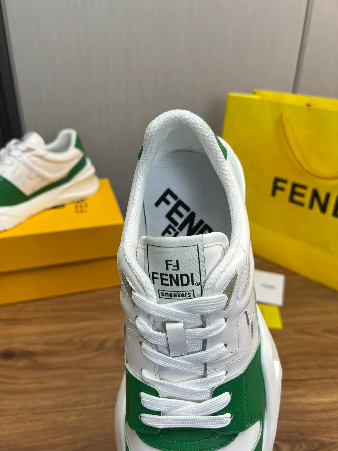 Men's shoes 💰520💰 Fendi [Fendi] hot style is on the market 🔥Fashionable casual men's shoes 🔱 Made of original cowhide + breathable mesh lining + sheepskin feet, perfect shape, top quality, you deserve it 🔜Original outsole, ultra-light, non-slip and wear-resistant 👣 Standard size 38-44 (customized in 45)